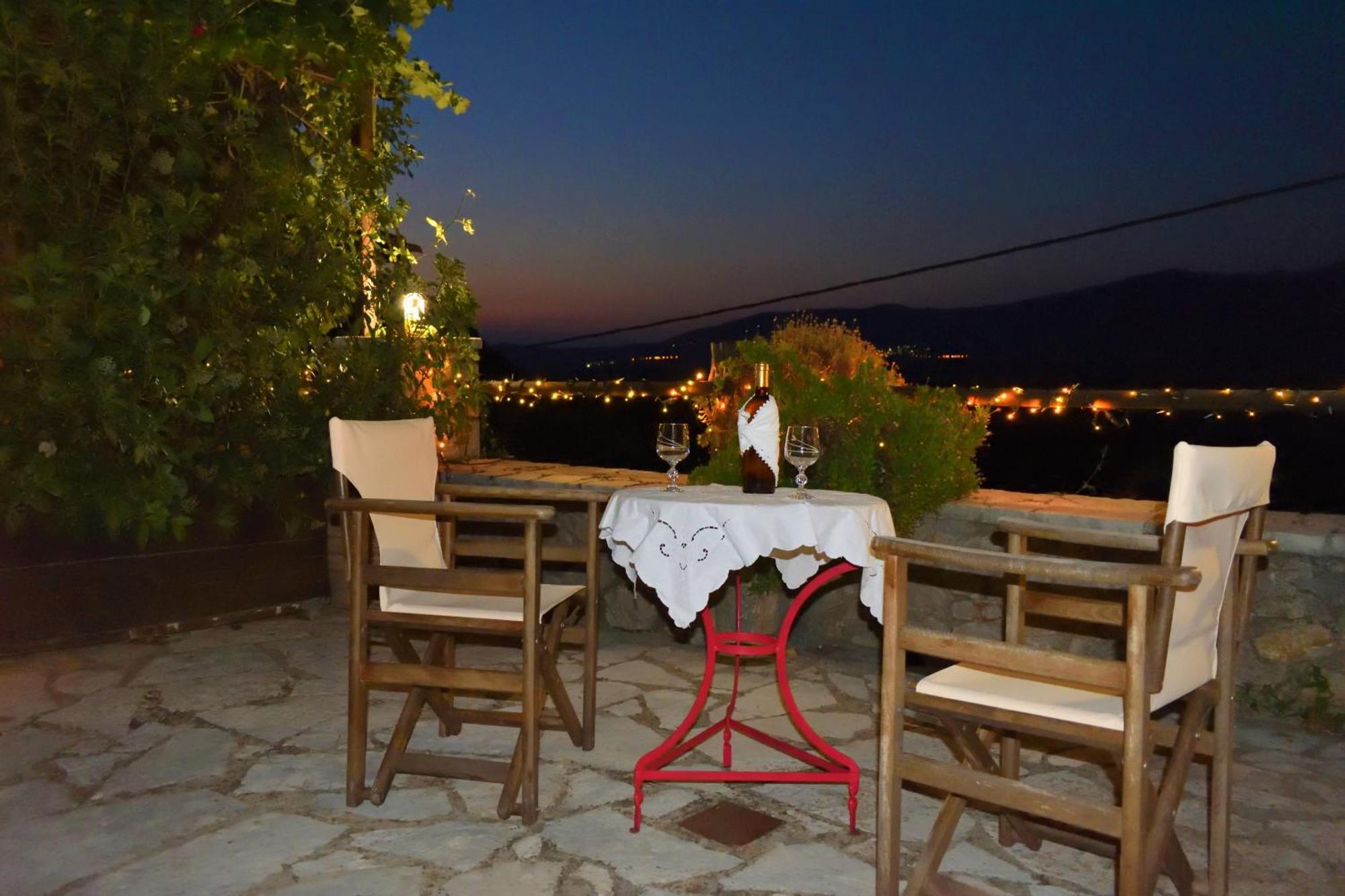 Μικρή Πέτρινη Μεζονέτα 2 Βίλα Λιλαία Εξωτερικό φωτογραφία
