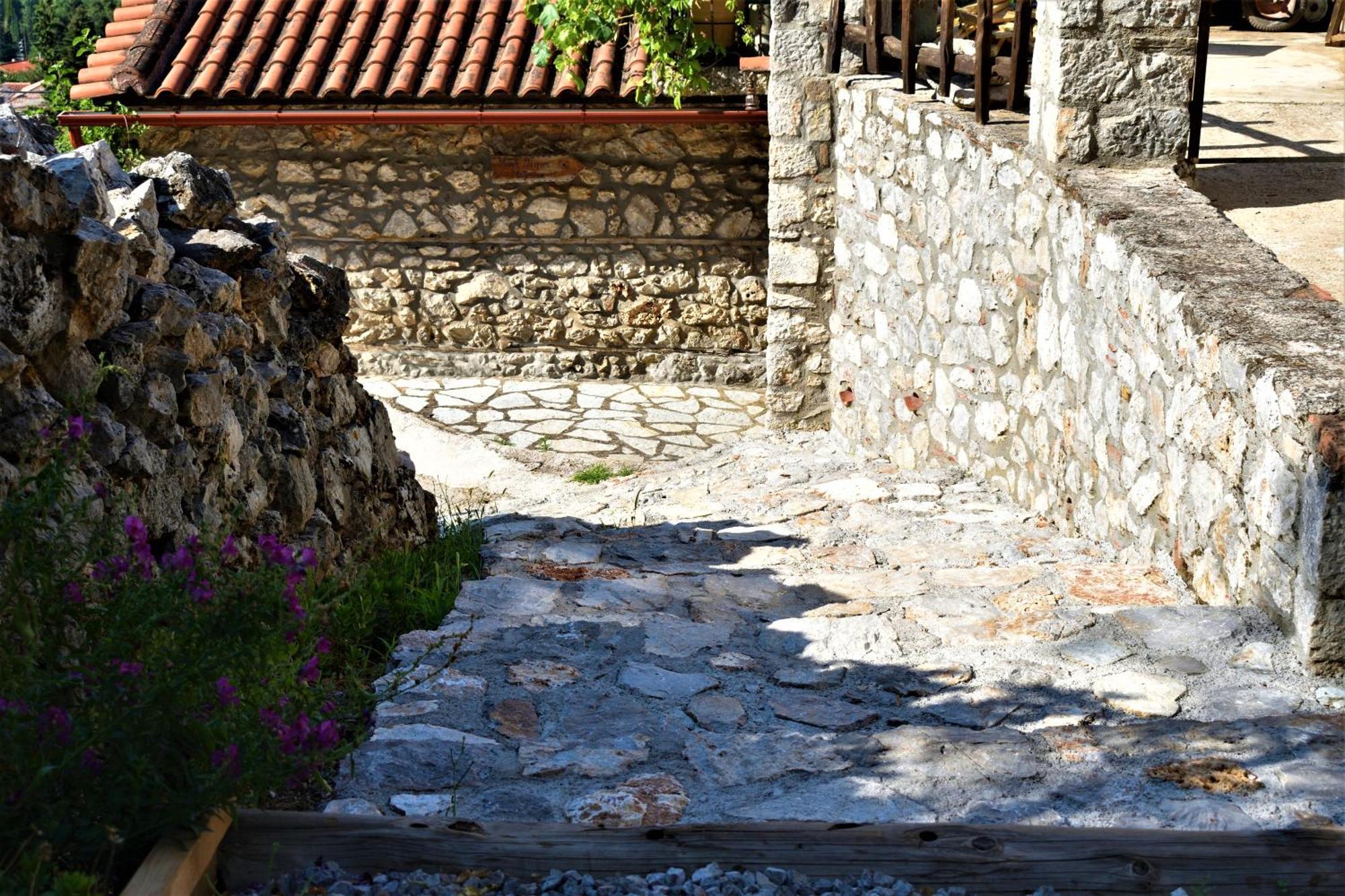 Μικρή Πέτρινη Μεζονέτα 2 Βίλα Λιλαία Εξωτερικό φωτογραφία